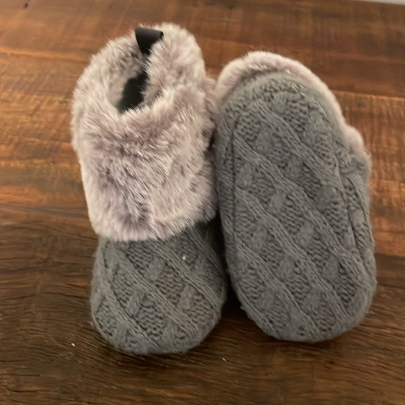 Great booties, 6-9 months, not worn - Picture 3 of 3